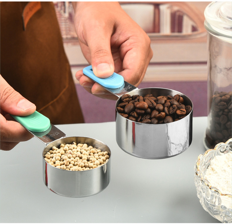Colorful Handle Magnetic Stainless Steel Measuring Cups and Spoons Set with Scale Markings