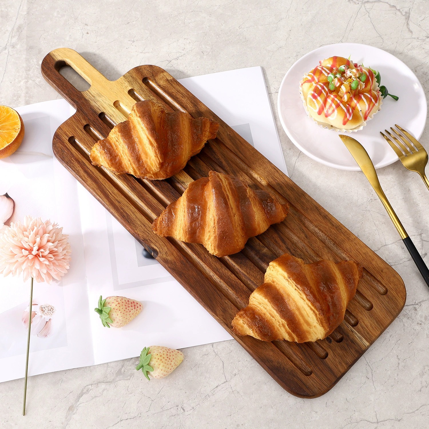 Custom-Made Portable Acacia Wood Cutting Board / Solid Wood Bread Board