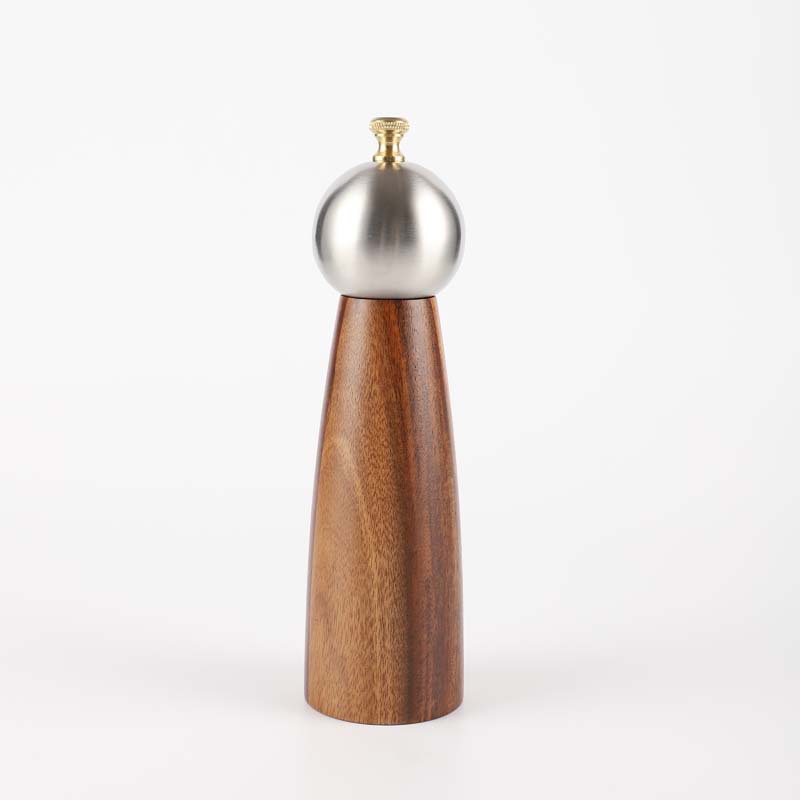 Three-piece wooden salt and pepper mill set with ceramic grinding cores in graduated sizes